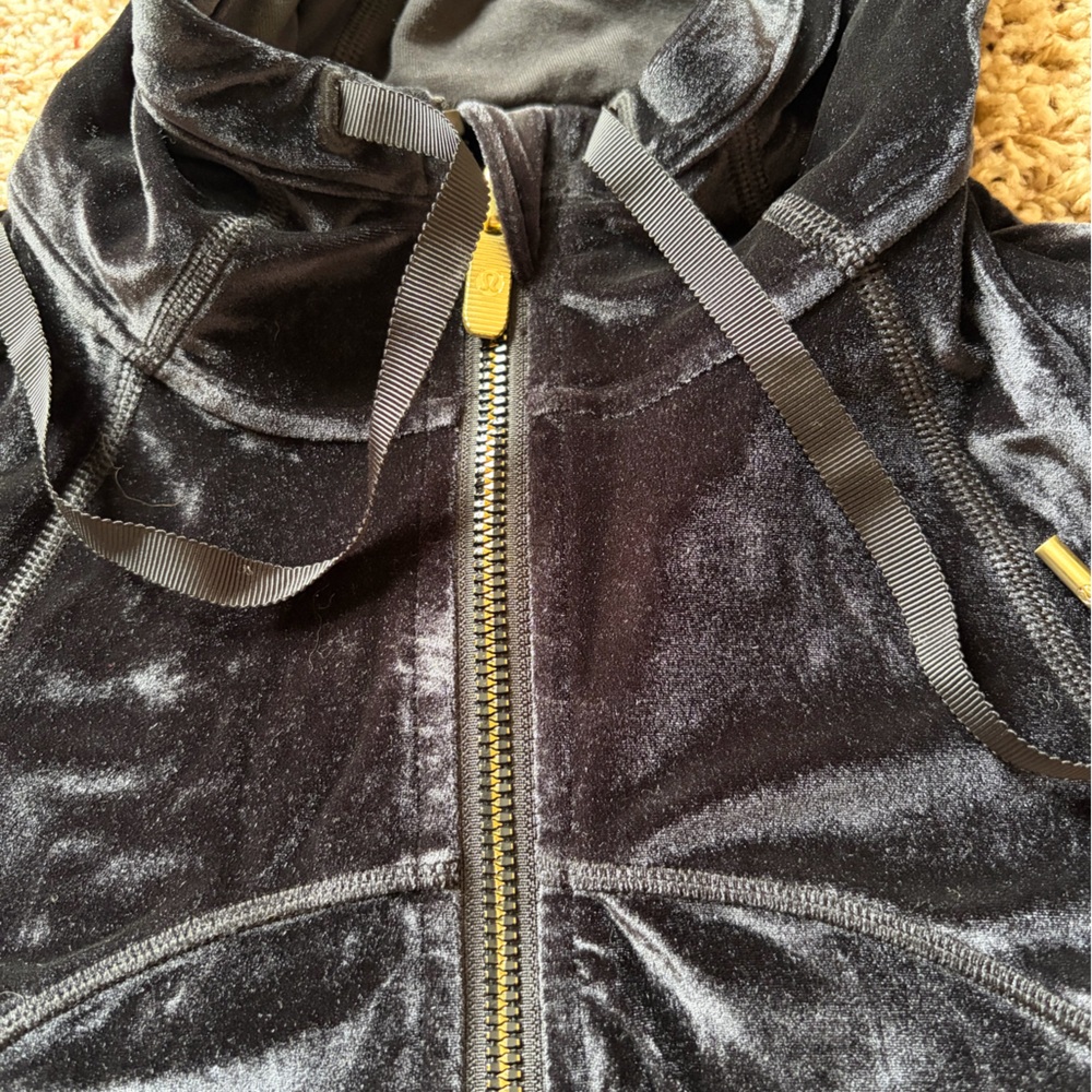 Lululemon Define Hooded Jacket *Velvet
Black 6 - Picture 6 of 9